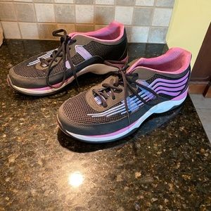 Dansko walking shoes 39
